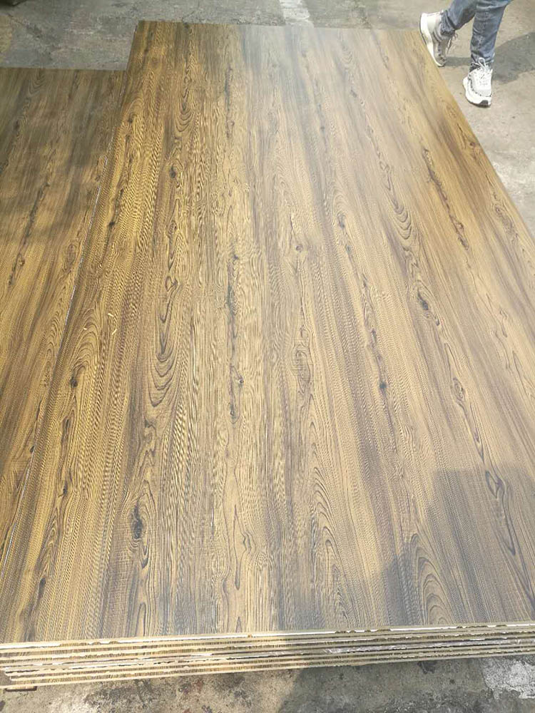 2 實(shí)木多層家具板.jpg